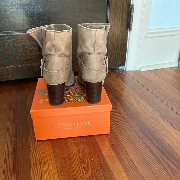 Tan suede pull on booties - Picture 5 of 9